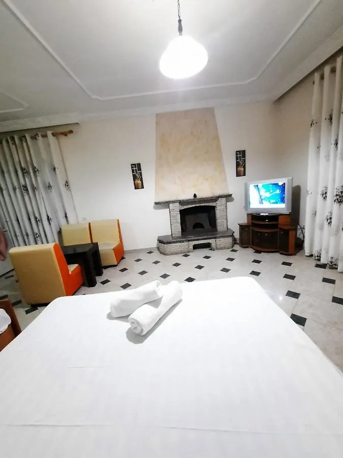 Vila 57 Hotel ティラナ 2*,