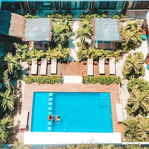 https://naj-casa-holbox.quintano-roohotels.com