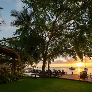 https://casa-aakal-lagoon-front.quintano-roohotels.com